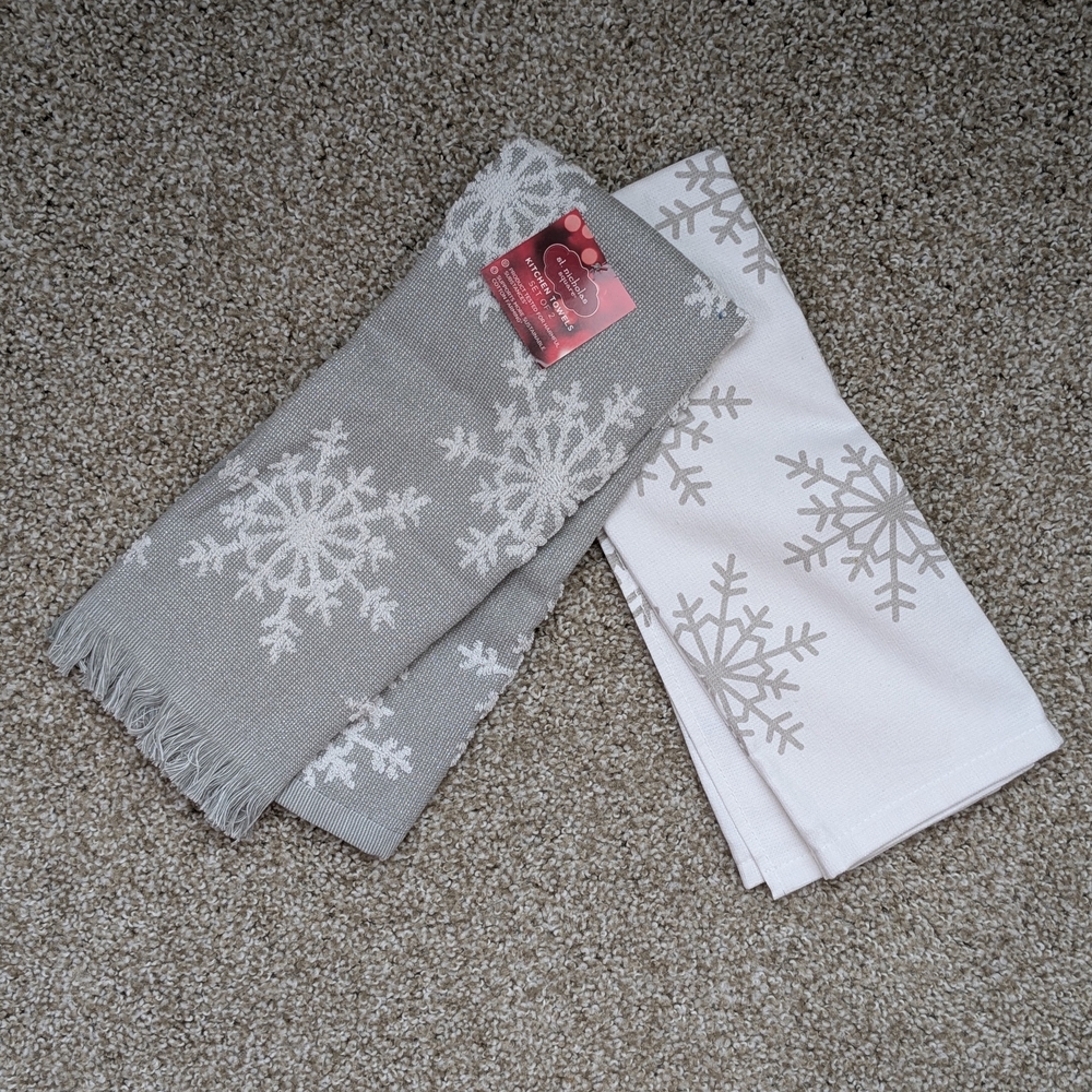 CWC Kitchen Utensil and Towel Set - Picture 3 of 5